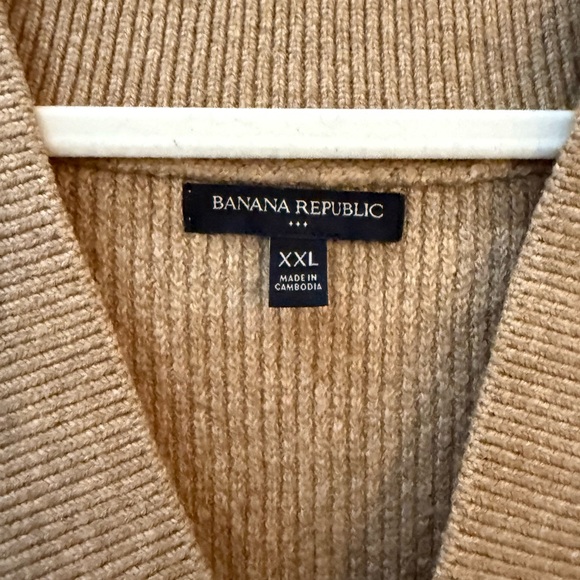 Banana Republic Women's V-Neck Sweater in Warm Tan - Picture 4 of 11
